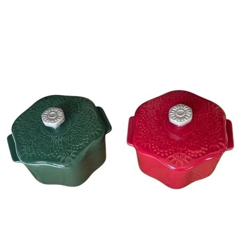 Pioneer Woman Stoneware 2 Cup‎ Snowflake Cocotte Set with Lid, Green & Red
